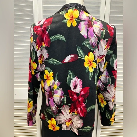 Floral Women's Jacket with Black Base - Picture 4 of 5